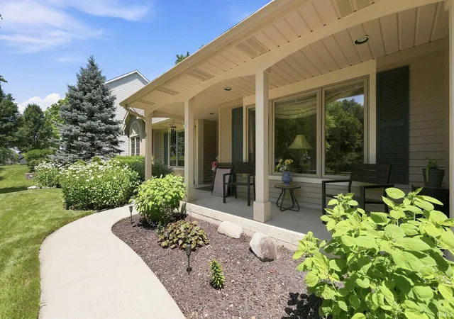 Photo 3 of Sale Pending at 2815 Cliffwood Ln, Fort Wayne, IN 46825 | MLS# 202627116 | Listing updated on 2026-07-11