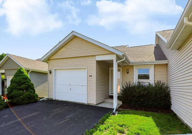Homes for sale in Mishawaka, IN | 2028 Poppy Ct, Mishawaka, IN 46544 | MLS# 202627140
