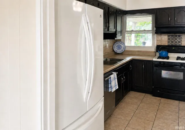 4th image of 525 W Mill Rd, Evansville, IN 47710 | MLS# 202627143