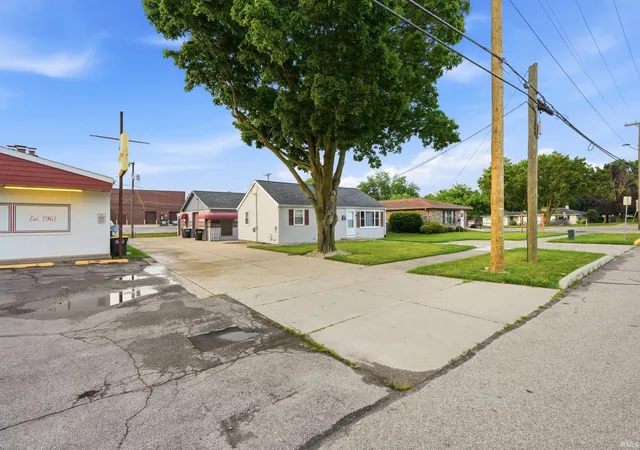Photo 3 of Sale Pending at 407 E Wayne St, Kendallville, IN 46755 | MLS# 202627162 | Listing updated on 2026-08-19