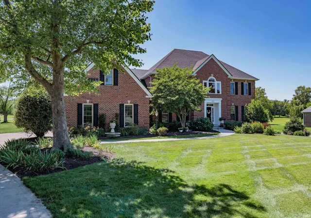 Photo 2 of Sale Pending at 1710 Sycamore Hills Dr, Fort Wayne, IN 46814 | MLS# 202627174 | Listing updated on 2026-07-11