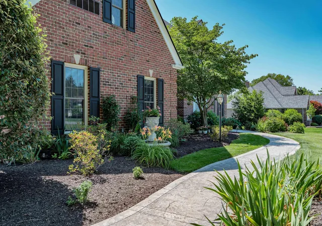 Photo 4 of Sale Pending at 1710 Sycamore Hills Dr, Fort Wayne, IN 46814 | MLS# 202627174 | Listing updated on 2026-07-11