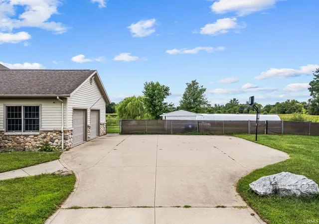 Homes for sale in Goshen, IN | 2821 Bashor Rd, Goshen, IN 46526 | MLS# 202627177