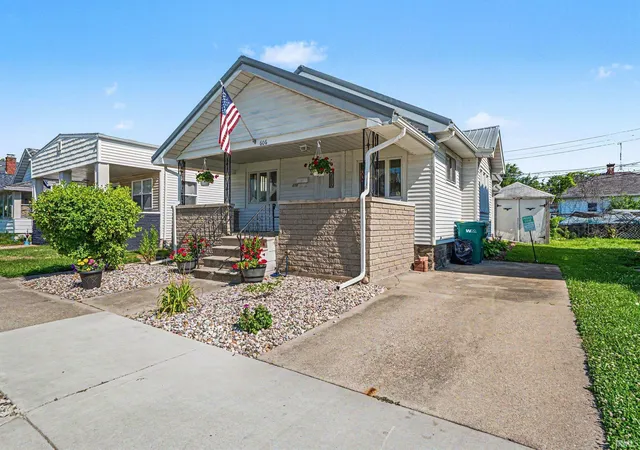 Homes for sale in Mishawaka, IN | 606 W 6th St, Mishawaka, IN 46544 | MLS# 202627180