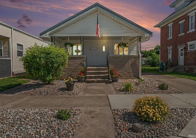 Homes for sale in Mishawaka, IN | 606 W 6th St, Mishawaka, IN 46544 | MLS# 202627180