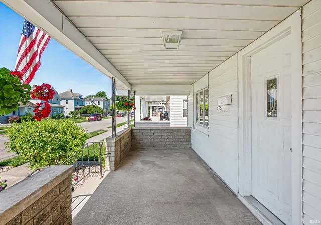 Homes for sale in Mishawaka, IN | 606 W 6Th St, Mishawaka, IN 46544 | MLS# 202627180