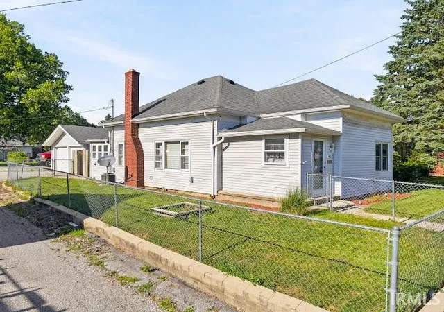 Photo 3 of Manufactured home for sale at 415 E Bradford St, Marion, IN 46952 | MLS# 202627201 | Listing updated on 2026-08-31