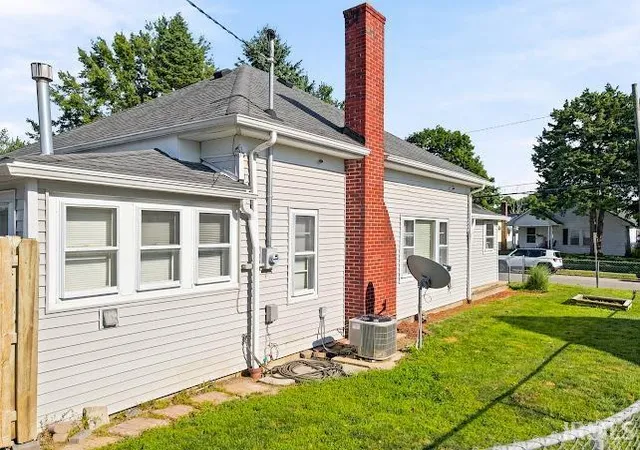 Photo 4 of Manufactured home for sale at 415 E Bradford St, Marion, IN 46952 | MLS# 202627201 | Listing updated on 2026-08-31