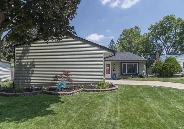 Photo 3 of Sale Pending at 4626 Crawford Ct, South Bend, IN 46614 | MLS# 202627225 | Listing updated on 2026-07-11