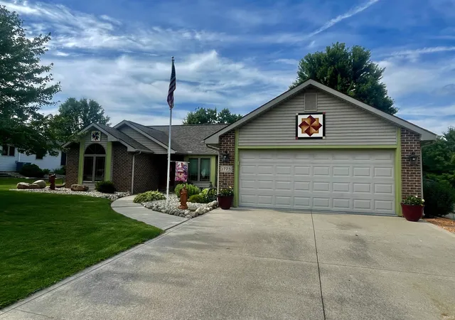 Homes for sale in Columbia City, IN | 1773 E Ravenwood Ln, Columbia City, IN 46725 | MLS# 202627234