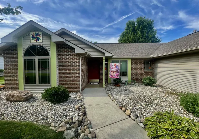 Homes for sale in Columbia City, IN | 1773 E Ravenwood Ln, Columbia City, IN 46725 | MLS# 202627234