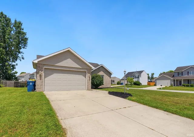 4th image of 2902 Marguerite Dr, Huntertown, IN 46748 | MLS# 202627241