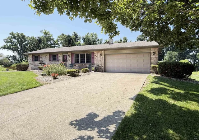 3rd image of 12584 Glen Oak Ln, Granger, IN 46530 | MLS# 202627246