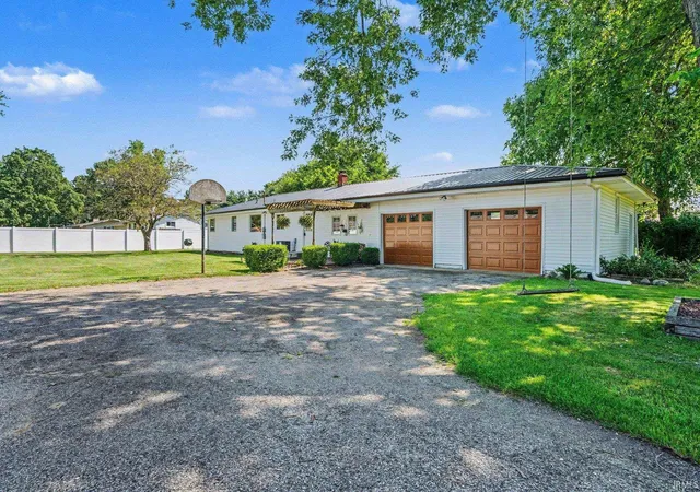 Photo 3 of Manufactured home for sale at 55195 Birch Rd, Osceola, IN 46561 | MLS# 202627293 | Listing updated on 2026-07-12