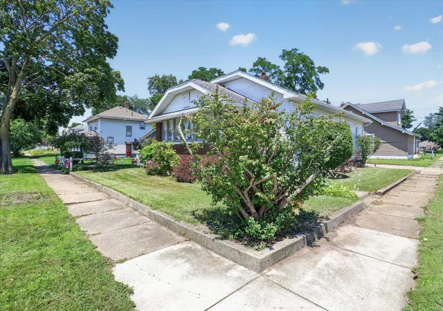 Homes for sale in Mishawaka, IN | 504 W Broadway St, Mishawaka, IN 46545 | MLS# 202627308