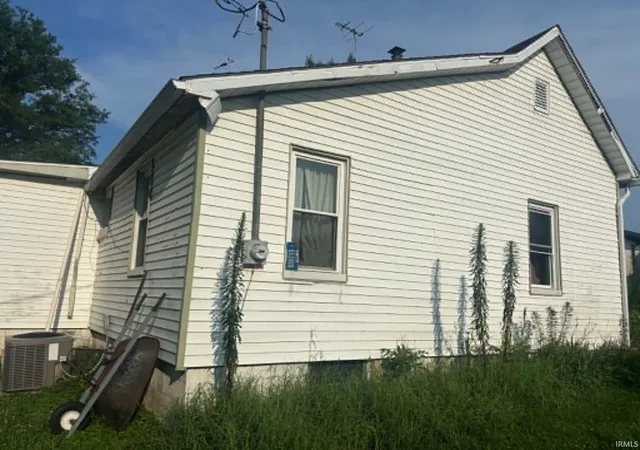 4th image of 440 W Mill St, Montgomery, IN 47558 | MLS# 202627313