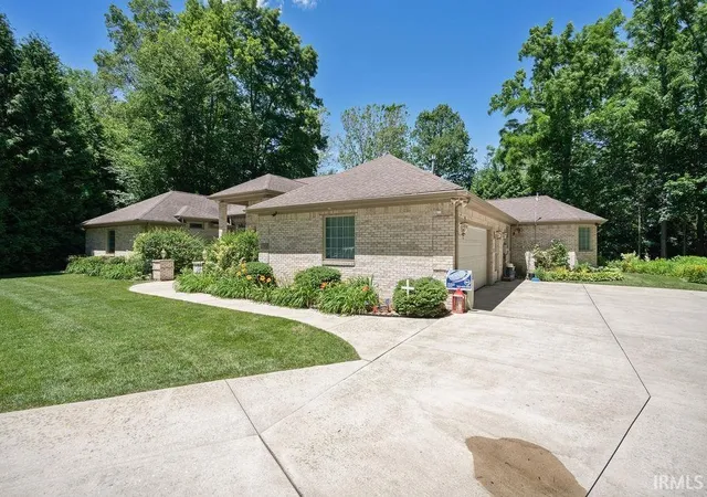 Photo 3 of Manufactured home for sale at 3304 Oakview Ct, Kokomo, IN 46902 | MLS# 202627321 | Listing updated on 2026-09-17