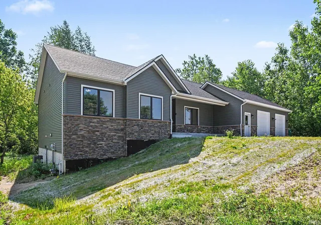 Photo 2 of Manufactured home for sale at 60620 Lilac Rd, South Bend, IN 46614 | MLS# 202627330 | Listing updated on 2026-07-16