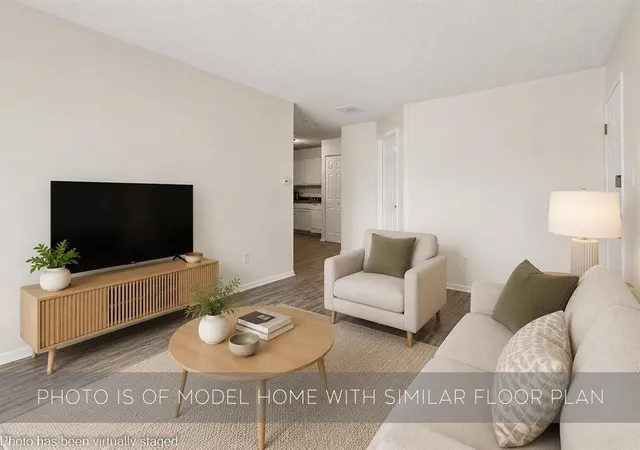 3rd image of 1801 Irish Wy #1872, South Bend, IN 46637 | MLS# 202627338