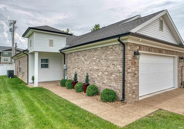 Homes for sale in Newburgh, IN | 8537 Pebble Creek Dr, Newburgh, IN 47630 | MLS# 202627343
