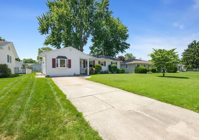 Photo 2 of Sale Pending at 815 E 8th Street, Mishawaka, IN 46544 | MLS# 202627344 | Listing updated on 2026-09-04