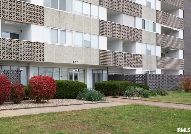 Homes for sale in Evansville, IN | 1100 Erie Ave #802, Evansville, IN 47715 | MLS# 202627345