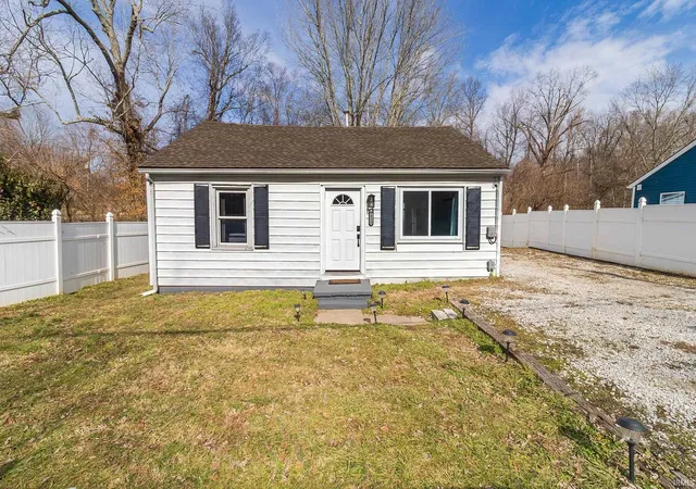 Photo 1 of Sale Pending at 1425 Wimberg Rd, Evansville, IN 47710 | MLS# 202627353 | Listing updated on 2026-07-10