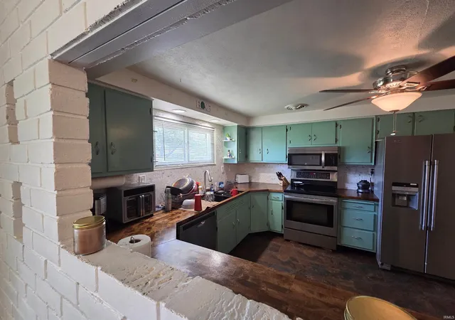 Photo 3 of Manufactured home for sale at 3108 E Winwood Dr, Muncie, IN 47303 | MLS# 202627363 | Listing updated on 2026-10-23