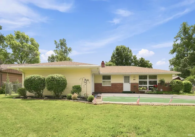 Homes for sale in Muncie, IN | 2311 W Surrey Dr, Muncie, IN 47304 | MLS# 202627374