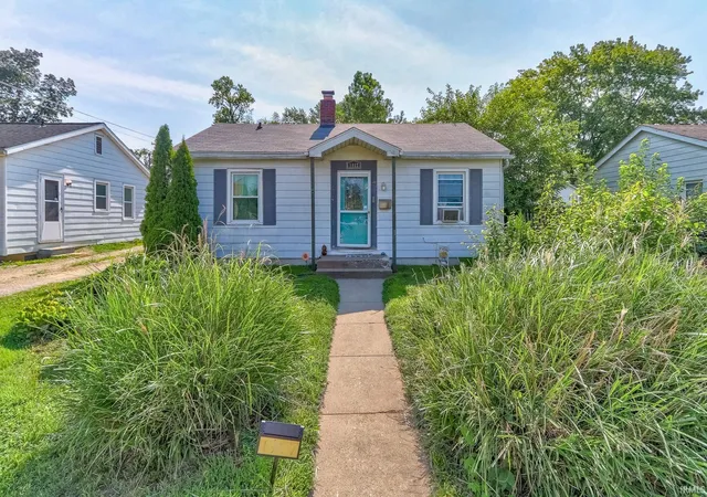 Homes for sale in Evansville, IN | 1917 Harding Ave, Evansville, IN 47711 | MLS# 202627383