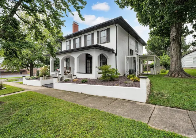 1st image of 126 W 2nd St, Mount Carmel, IL 62863 | MLS# 202627397