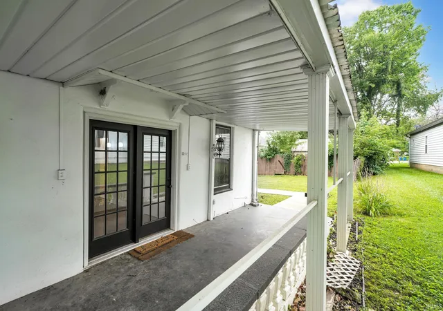 38th image of 126 W 2nd St, Mount Carmel, IL 62863 | MLS# 202627397