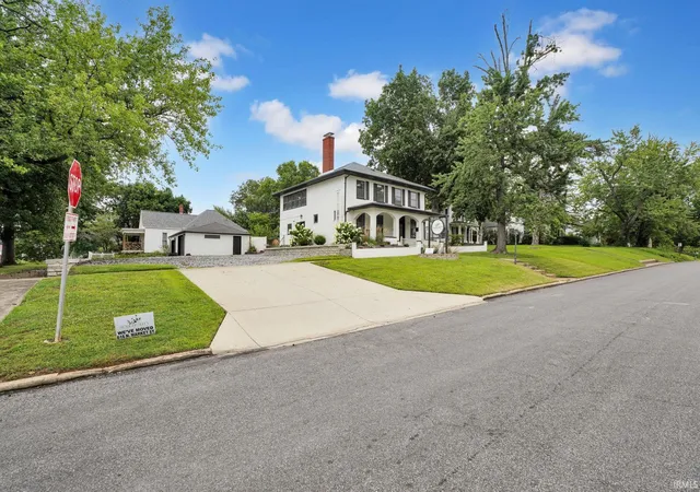 4th image of 126 W 2Nd St, Mount Carmel, IL 62863 | MLS# 202627397
