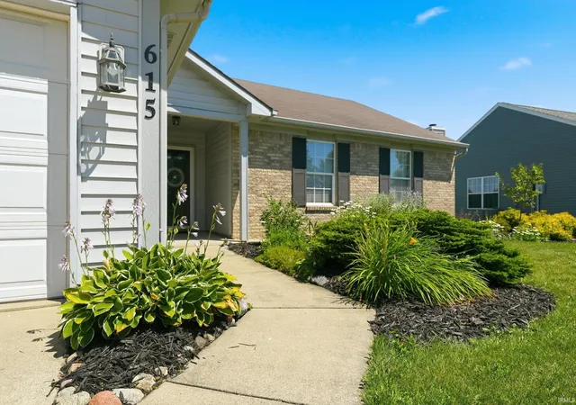 Photo 2 of Sale Pending at 615 Mission Hl Dr, Fort Wayne, IN 46804 | MLS# 202627398 | Listing updated on 2026-07-11