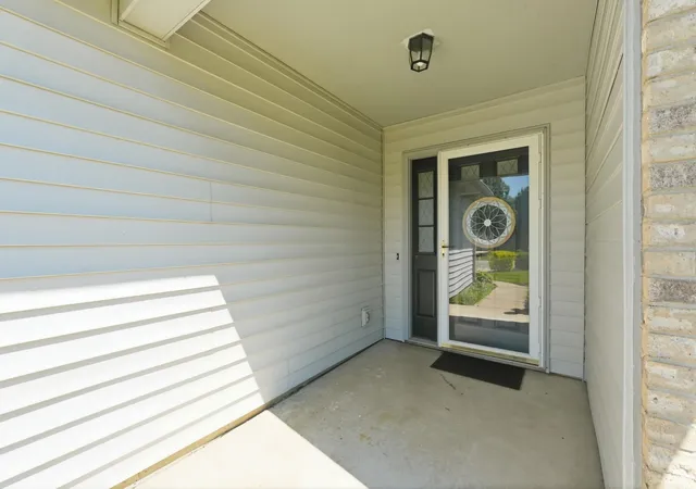 Photo 3 of Sale Pending at 615 Mission Hl Dr, Fort Wayne, IN 46804 | MLS# 202627398 | Listing updated on 2026-07-11