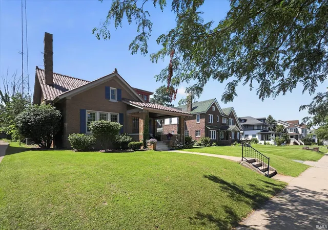2nd image of 918 E Jefferson Blvd, South Bend, IN 46617 | MLS# 202627404
