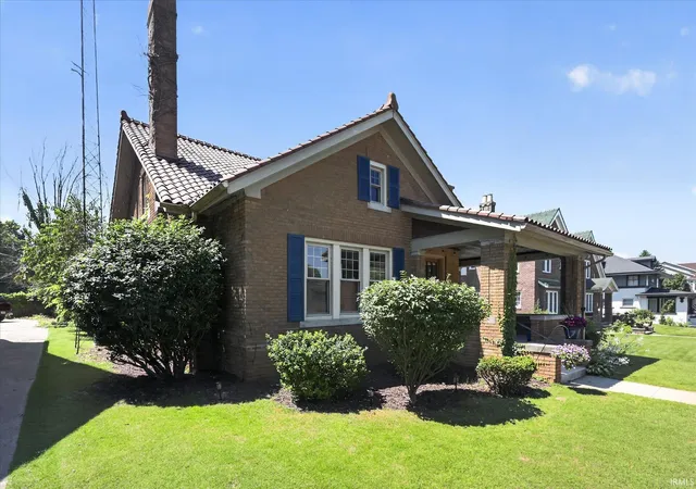 3rd image of 918 E Jefferson Blvd, South Bend, IN 46617 | MLS# 202627404