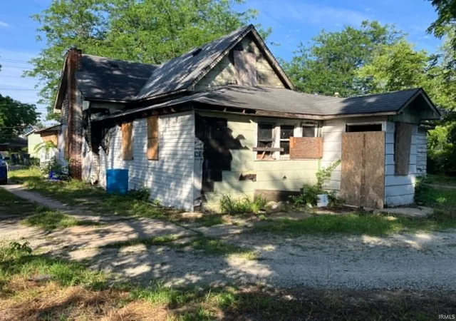 Photo 3 of Manufactured home for sale at 1512 Ohio Ave, Anderson, IN 46016 | MLS# 202627408 | Listing updated on 2026-09-02
