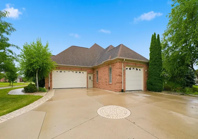 3rd image of 112 E Twin Eagles Blvd, Huntertown, IN 46748 | MLS# 202627429