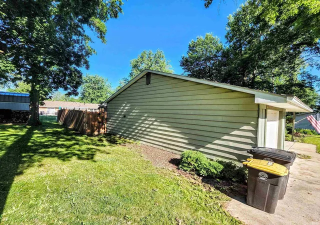 3rd image of 6913 Woodtrail Ct, Fort Wayne, IN 46835 | MLS# 202627432