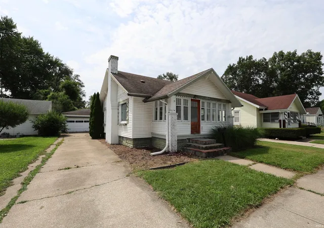2nd image of 1209 Magnolia Ave, Elkhart, IN 46514 | MLS# 202627435