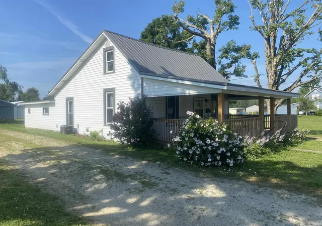 2nd image of 240 Watson St, Winchester, IN 47394 | MLS# 202627437