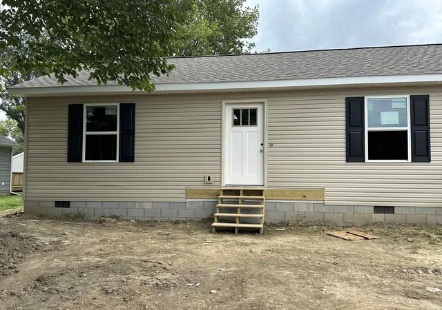 Photo 1 of Sale Pending at 124 Lincoln St, Oakland City, IN 47660 | MLS# 202627442 | Listing updated on 2026-09-06