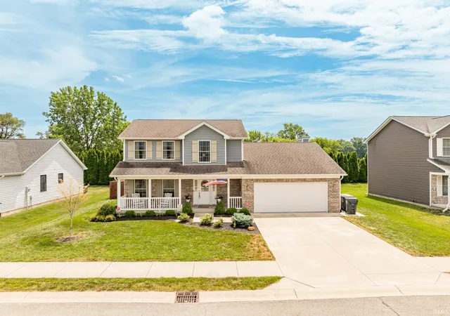 Homes for sale in Yorktown, IN | 9805 Oak Hammock Dr, Yorktown, IN 47396 | MLS# 202627445