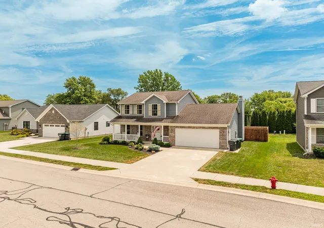 Homes for sale in Yorktown, IN | 9805 Oak Hammock Dr, Yorktown, IN 47396 | MLS# 202627445