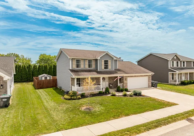 Homes for sale in Yorktown, IN | 9805 Oak Hammock Dr, Yorktown, IN 47396 | MLS# 202627445