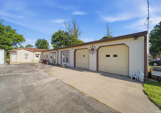 Manufactured home for sale at 4236 S County Line Rd E, Mulberry, IN 46058 | MLS# 202627447
