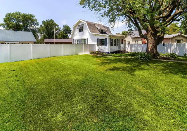 3rd image of 608 N Main St, Bicknell, IN 47512 | MLS# 202627456