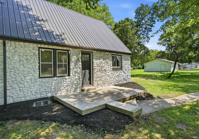 2nd image of 554 Grant St, Rome City, IN 46784 | MLS# 202627471