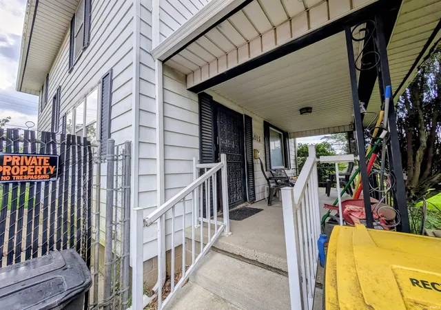 Photo 2 of Sale Pending at 4015 Barr St, Fort Wayne, IN 46806 | MLS# 202627472 | Listing updated on 2026-07-15